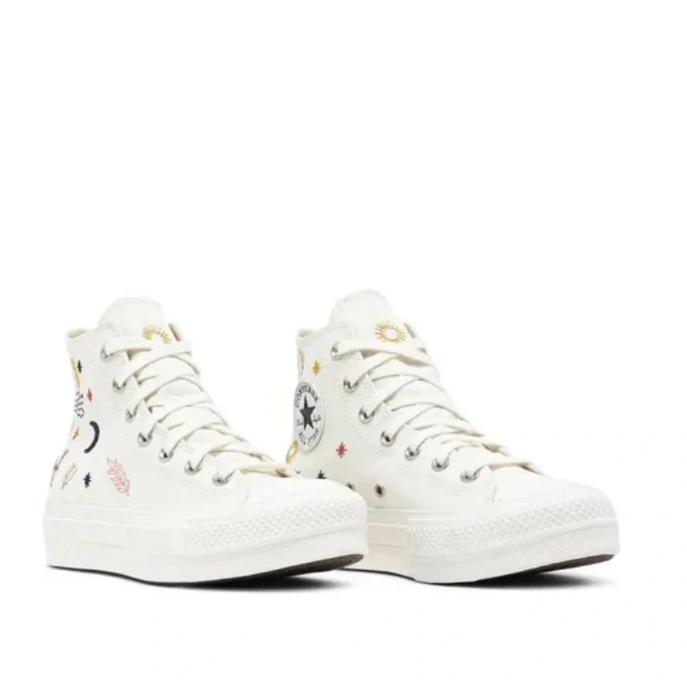 Chuck Taylor All Star Lift Platform It's Okay To Wander size 8.5 women